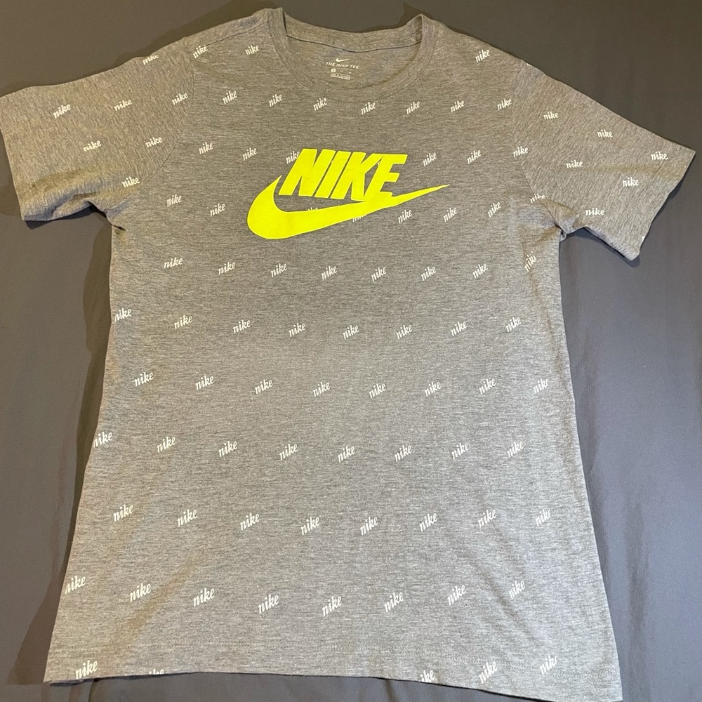 Nike Logo Short Sleeve tee. Neon green. Youth XL